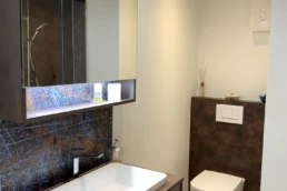 Lassen Sie Ihr Badezimmer im Raum Dortmund von uns mit Wandplatten ausstatten – schnell und einfach installiert, sauber und modern.